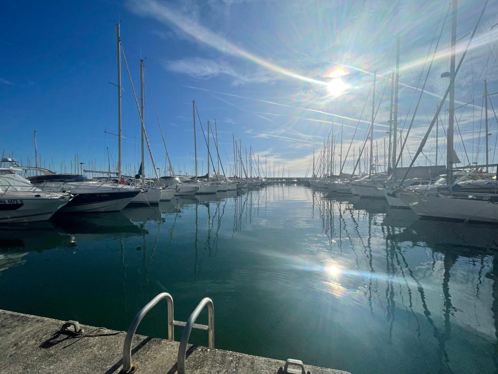 Superbe Appartement En Bord De Mer, Pres Du Centre Et Des Plages Menton Bagian luar foto
